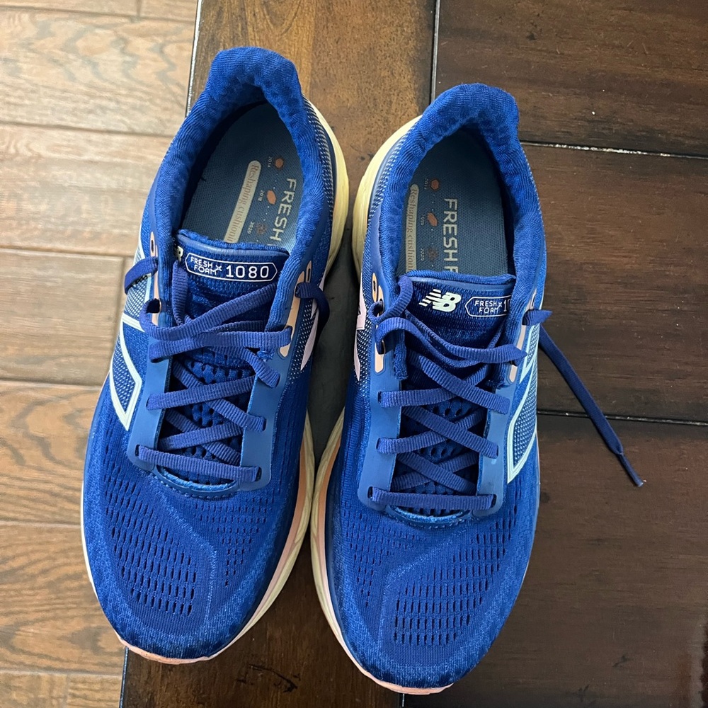 New Balance women’s athletic shoes - Picture 7 of 8